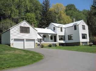 414 Riverside Ave, Winthrop, WA 98862