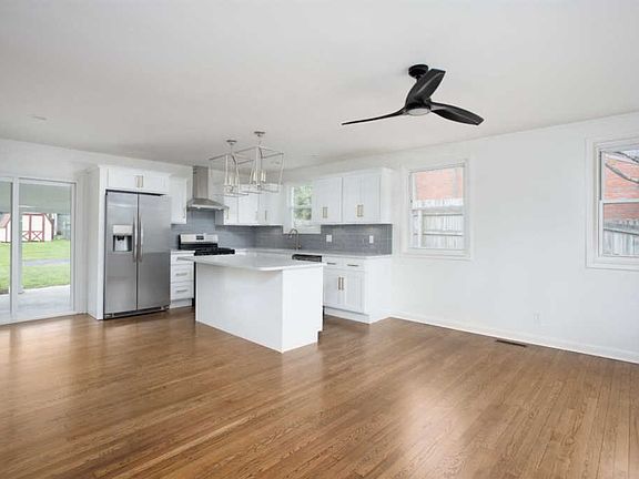 5th image of 680 Sheridan Dr