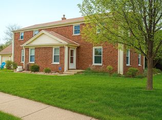 21032 W Wagar Cir, Rocky River, OH 44116