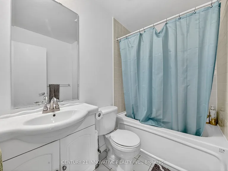 36 Lee Centre Dr #Townhouse 307 — Photo 25