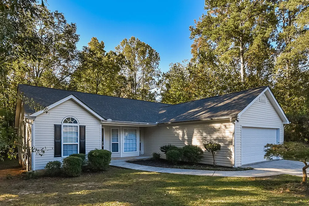 3 bed, 2.0 bath, 1571 sqft, $1,915 — Photo 3