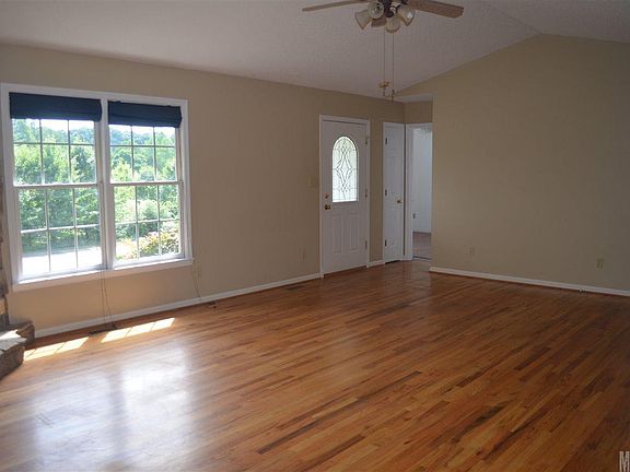 3rd image of 2224 Picnic Dr