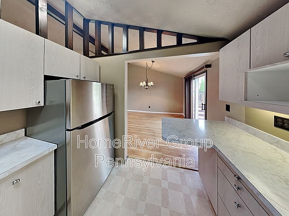 5th image of 112 Karen Dr