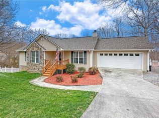359 Rolling Meadows Dr, Cleveland, GA 30528