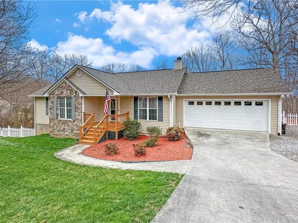359 Rolling Meadows Dr, Cleveland, GA 30528