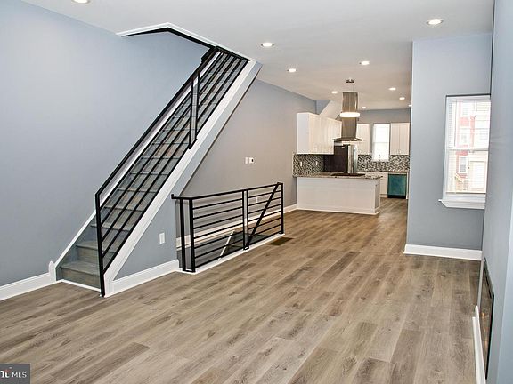 2nd image of 3137 Clifford St