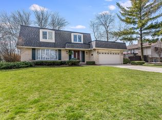 18W155 Willow Ln, Darien, IL