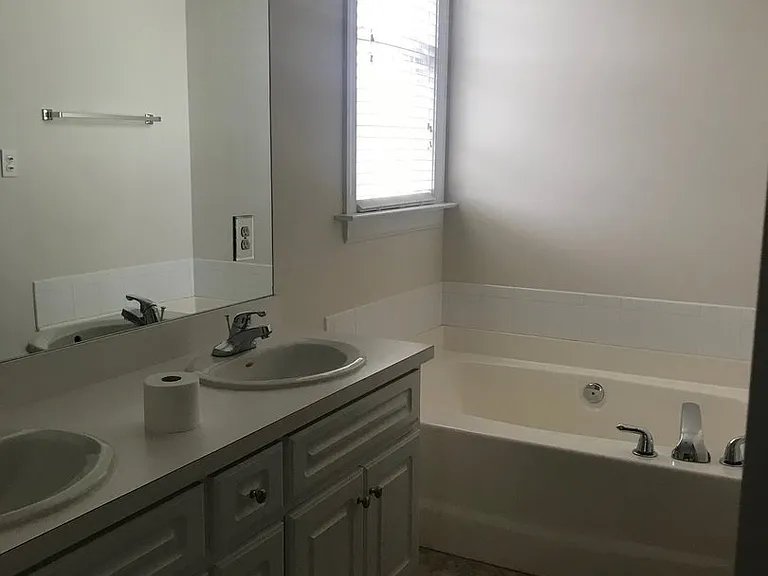 3709 Stonehenge Ln W — Photo 16