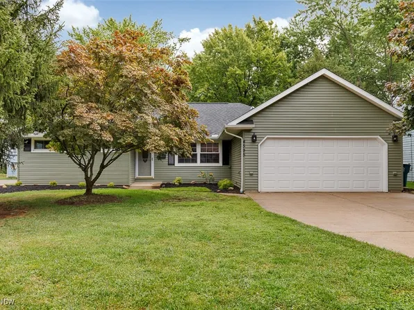 4595 Canterbury Rd, North Olmsted, OH 44070