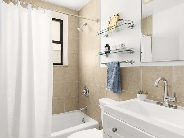 4 West 109th Street 2F image 4 of 5
