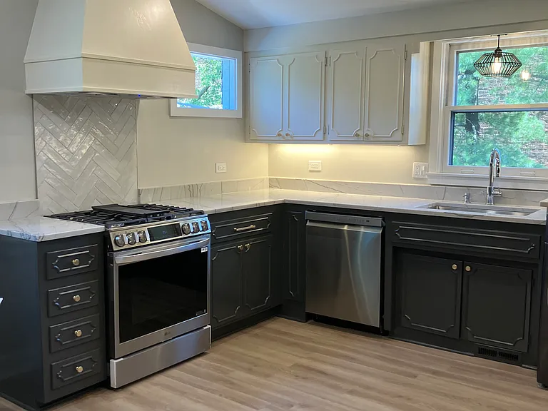 633 Glenview Ave — Photo 2