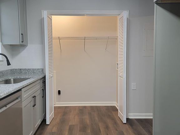 2nd image of 3028 Panavista Ln