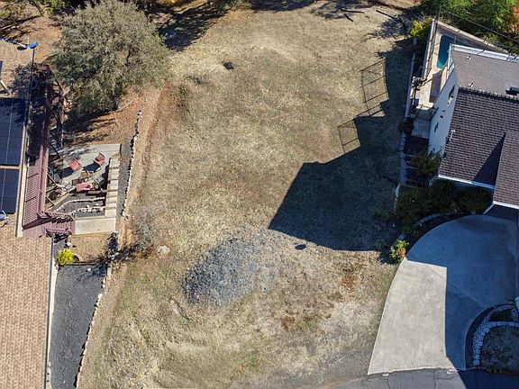 2nd image of 501 Indian Hill Rd