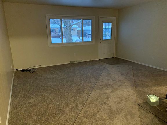 3rd image of 2745 Vermillion St