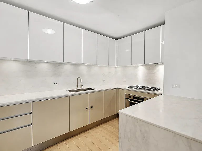 322 W 57th St #32K1 — Photo 2