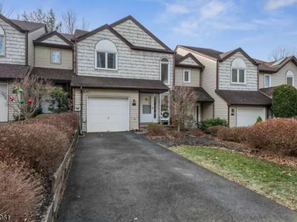 15 Averell Dr, Morris Plains, NJ 07950