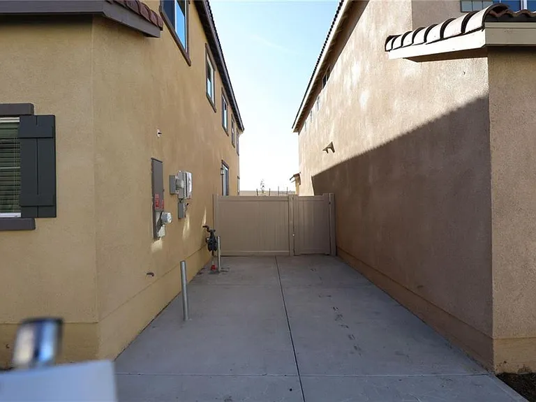 2119 Lavender Ln — Photo 17