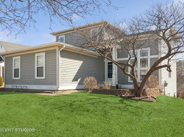 2114 Greenview Dr, Woodstock, IL 60098