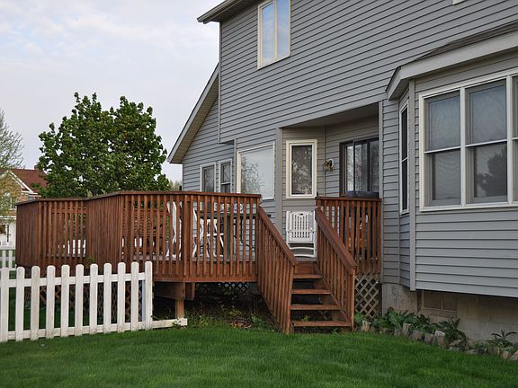 3rd image of 835 Silverberry Ln