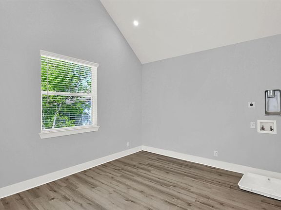 5th image of 7204 Meador Ave #3