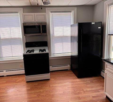 2nd image of 707 Main St APT 1