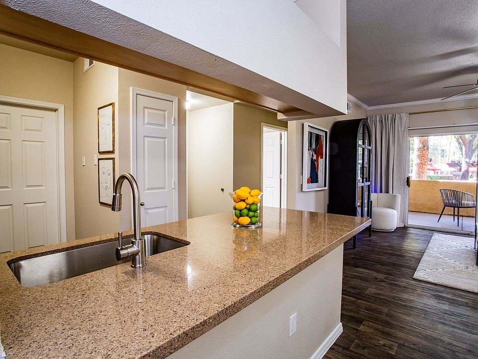 Kitchen with Breakfast Bar