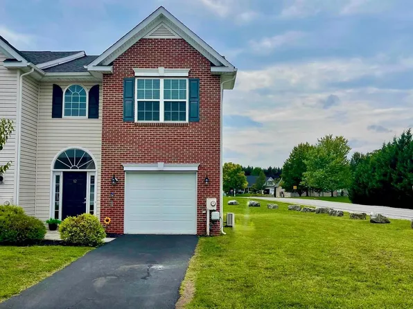 12 Chennault Trl, Falling Waters, WV 25419