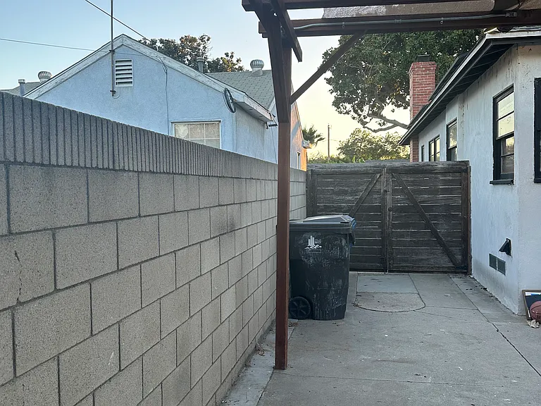 Magnolia Ave — Photo 34