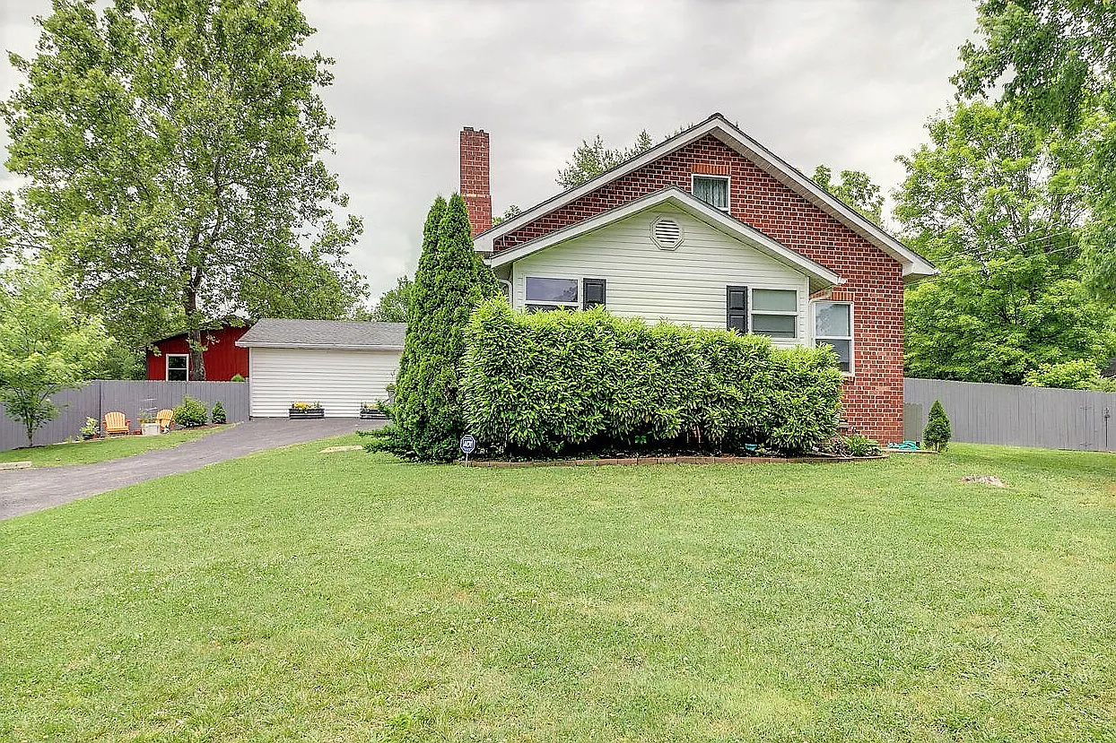 2 bed, 1.5 bath, 1100 sqft, $1,795 — Photo 1