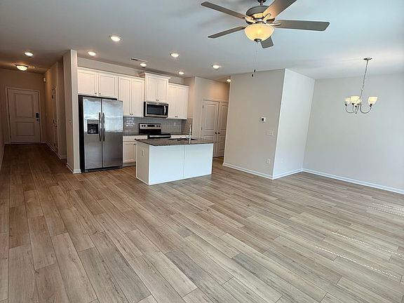 5th image of 1144 Westhampton Way