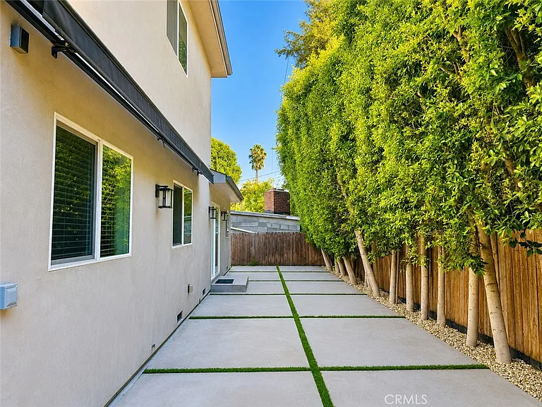 6651 Noble Ave — Photo 14