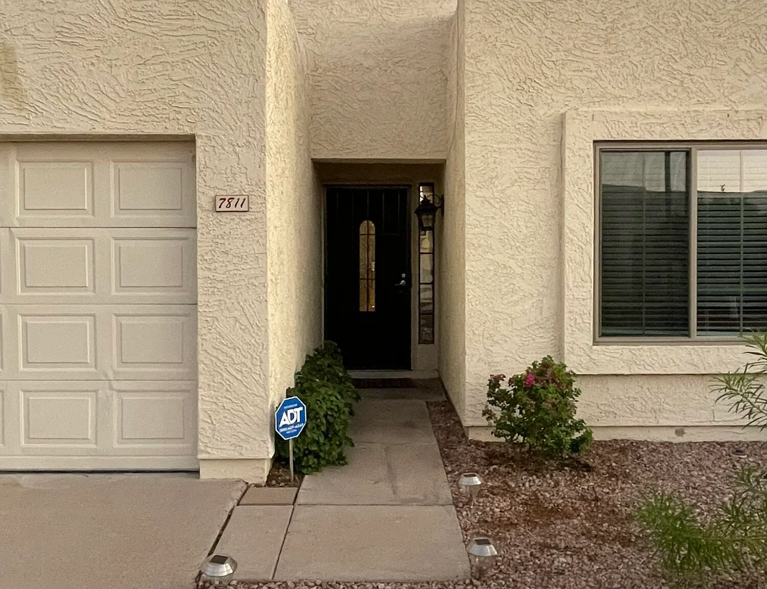 2 bed, 1.5 bath, 916 sqft, $2,100 — Photo 3