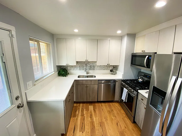 1534 Wolff St — Photo 11