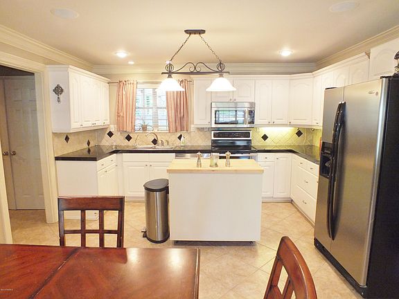 2nd image of 532 Camellia Dr