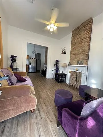 3 bed, 1.0 bath, 968 sqft, $1,700 — Photo 2