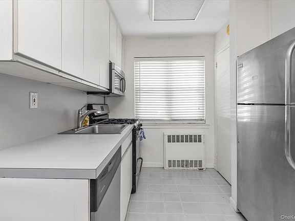 5th image of 415 Merrick Road #1L