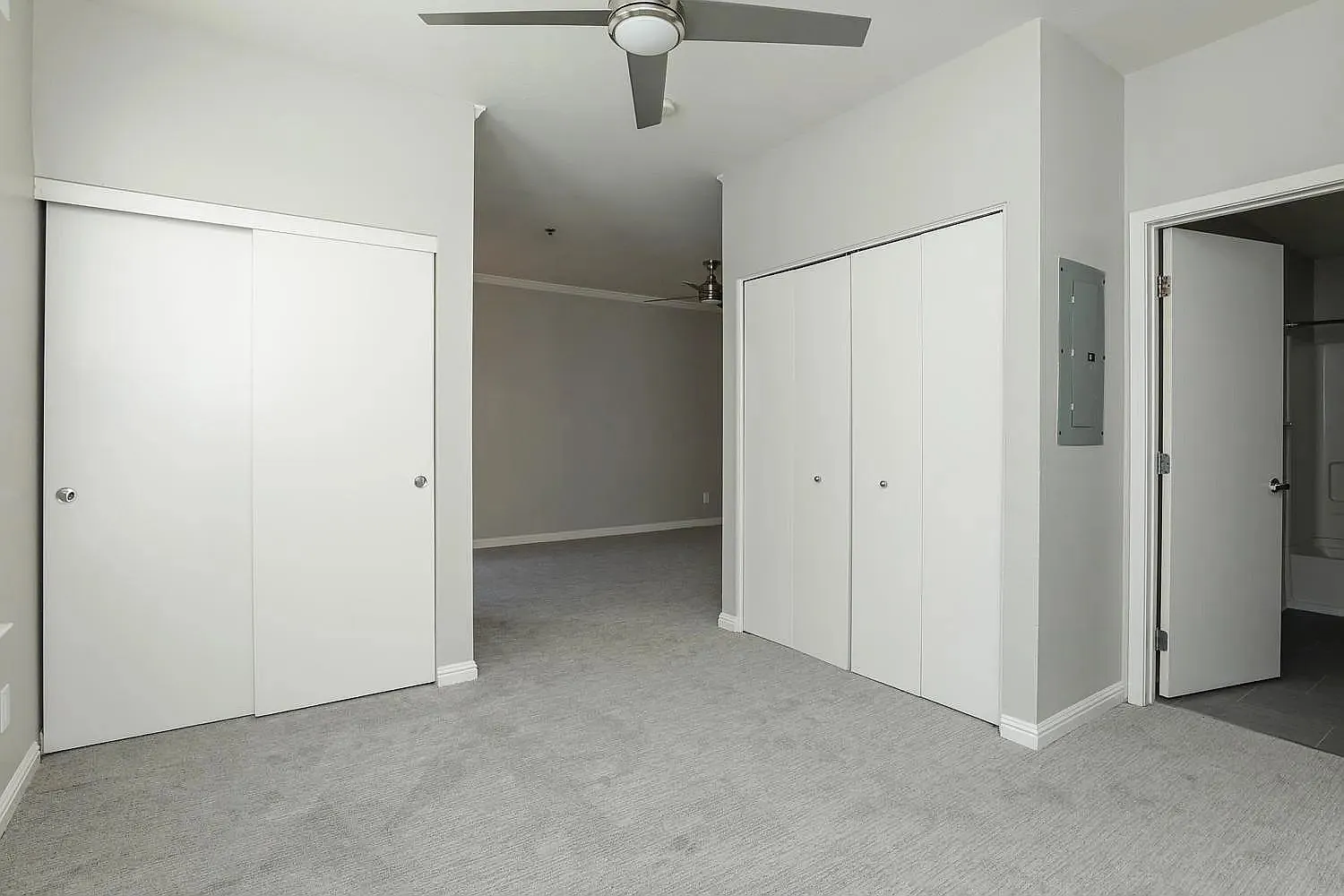 Laurel Theatre Apartments — Photo 4