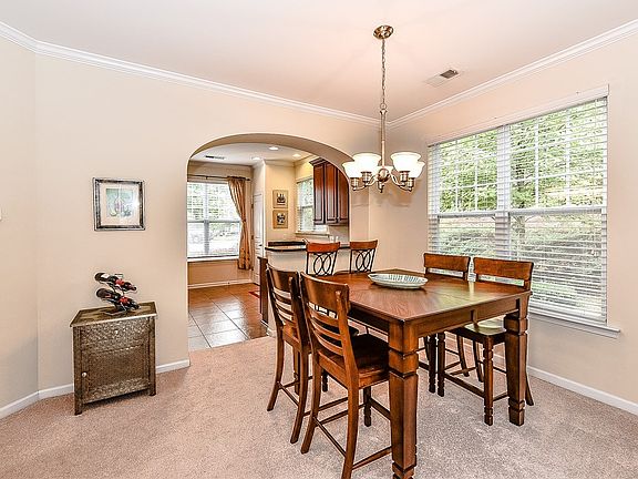 5th image of 822 Petersburg Dr