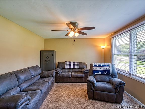 4th image of 705 Poplar Street NE