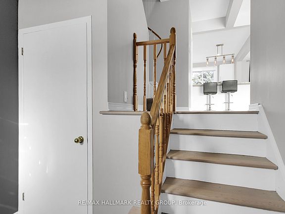 2nd image of 13 Coolspring Cres