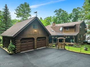 210 Fawn Lake Dr, Hawley, PA 18428