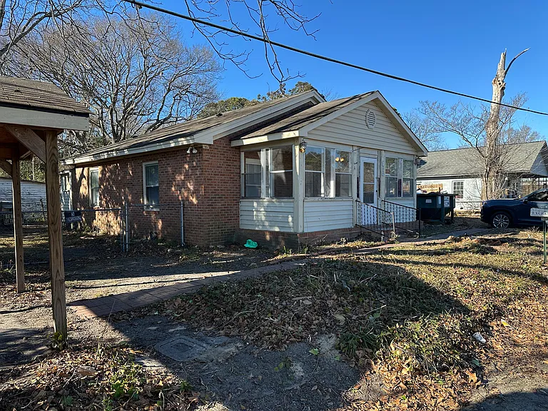 105 Sanford Rd — Photo 2