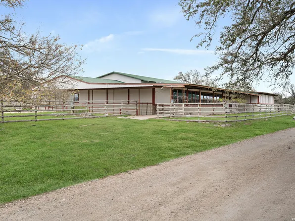 2421 Usener Rd, Fredericksburg, TX 78624