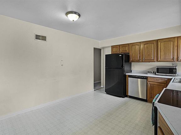 4th image of 9622 Arno Dr