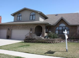 1226 Covington Dr, Lemont, IL 60439