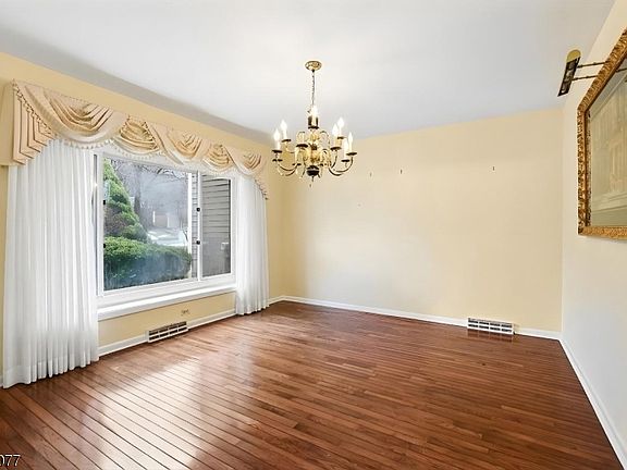 3rd image of 38 Hunters Circle