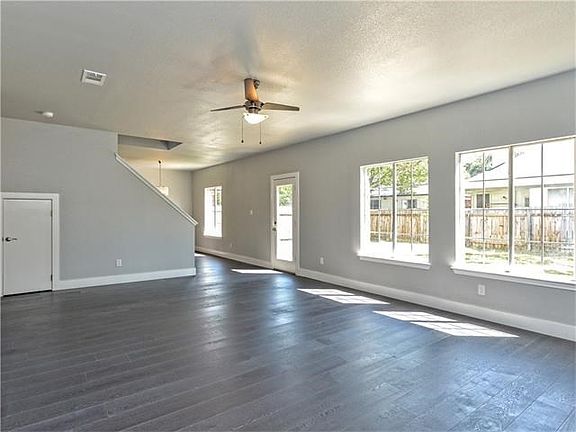 3rd image of 1015 Hughmont Dr