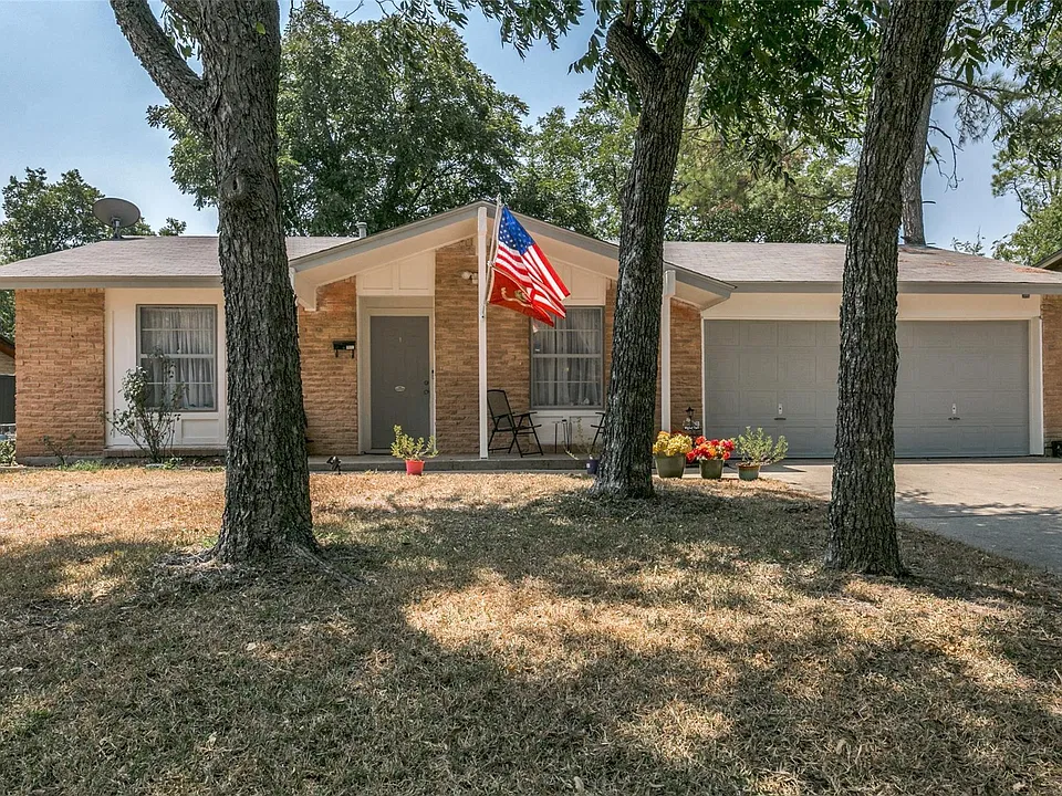 1311 Johns Dr