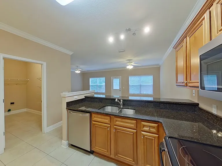 2240 Hadleigh Hills Ct — Photo 11