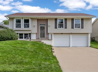 230 Sussex Dr NE, Cedar Rapids, IA 52402